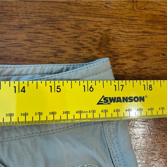 The North Face women’s size 12 long tan nylon shorts - Picture 6 of 9